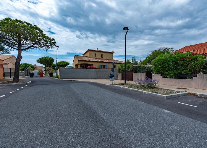 Hameau Des Tamarins-2 By Interhome