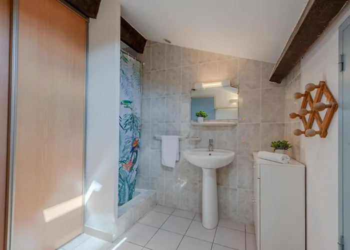 Сasa de vacaciones Hameau Des Tamarins-2 By Interhome *